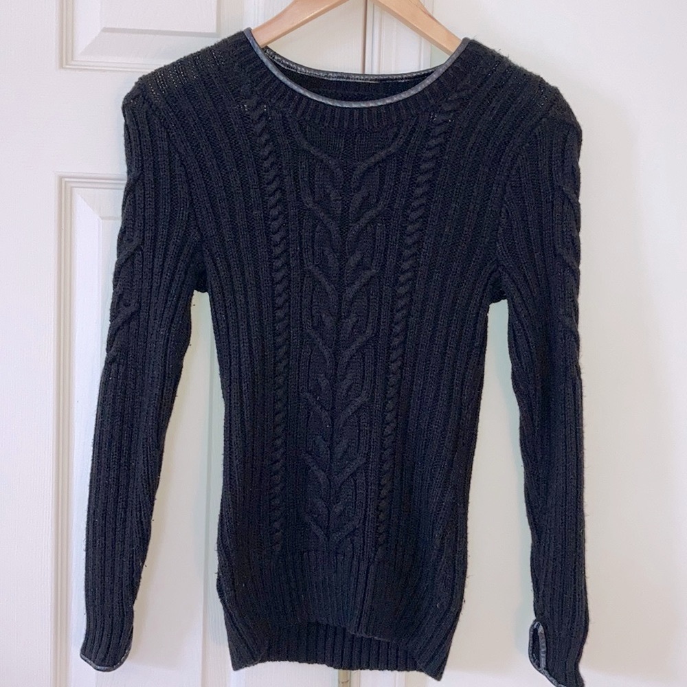 🖤 H&M Divided Black Sweater w/ Zipper Collar🖤
